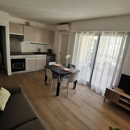 Privé à 50 M De La Mer, Résidence Avec Piscine